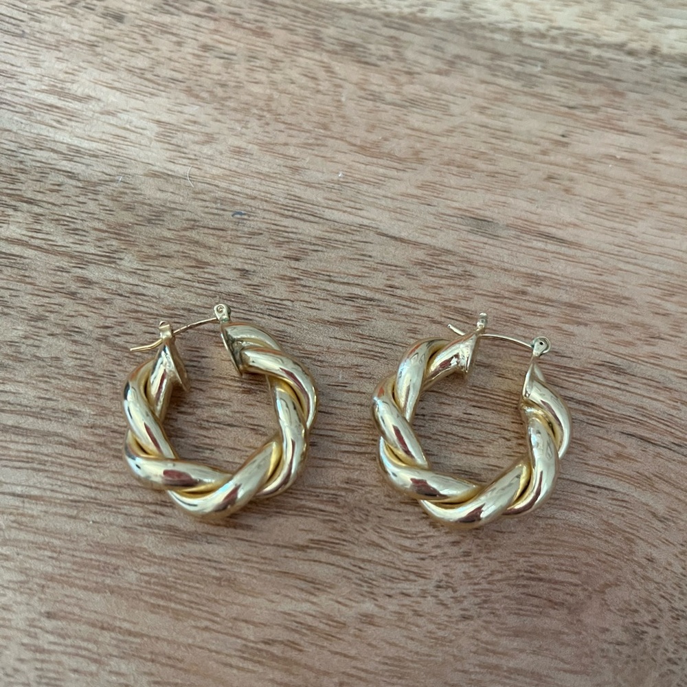 Gold Twisted Hoop Earrings- Eclatant